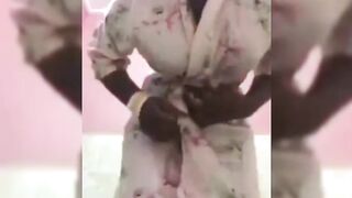 Thick Durban Lady Display Her Body