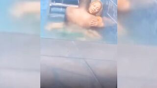 Fucking Runs Girl In Swimming Pool