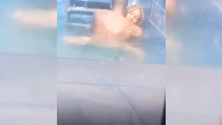 Fucking Runs Girl In Swimming Pool