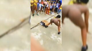 Kenyan Babe Entertaining People Totally Naked