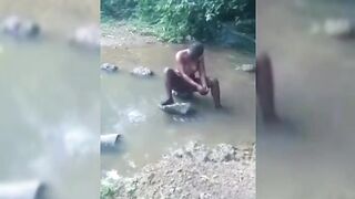 Sunyani Lady Washing Her Pussy In Village River