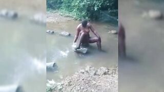 Sunyani Lady Washing Her Pussy In Village River