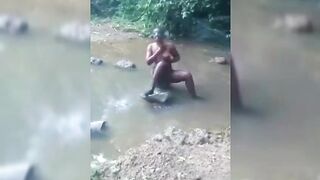 Sunyani Lady Washing Her Pussy In Village River