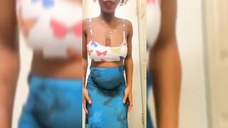 Pregnant Lady Undress To Get Naked On Camera